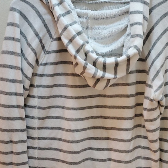J crew white and gray striped hoodies sweater - Picture 5 of 9